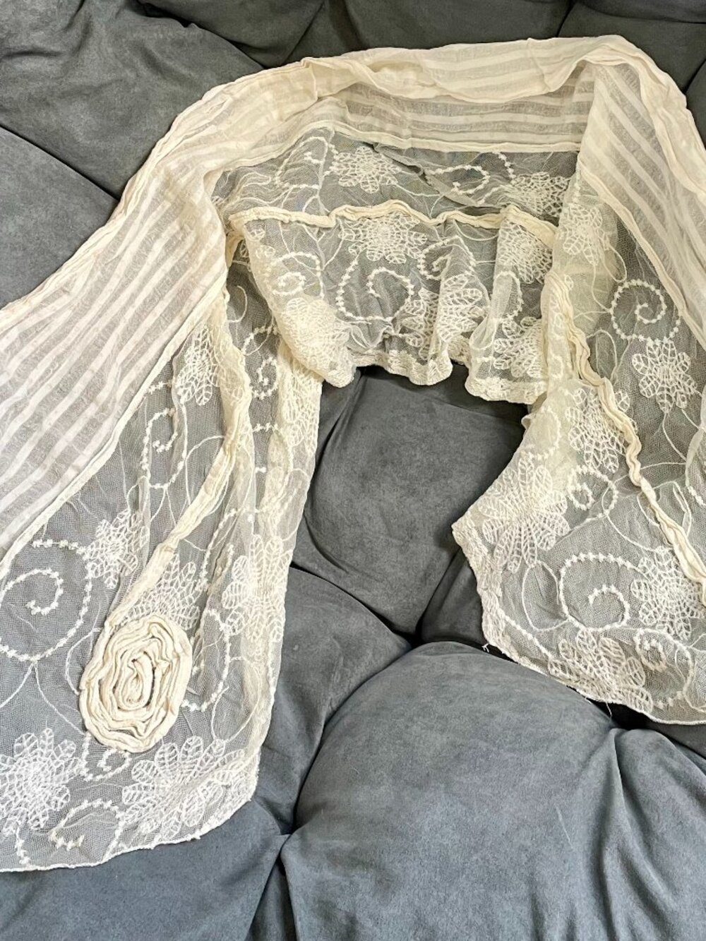Vintage White Lace Scarf/Shawl/Wrap - Picture 5 of 6